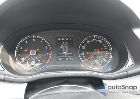 2013 Volkswagen Passat 2.5L Se z USA, uszkodzony, nr VIN 1VWBP7A37DC143339